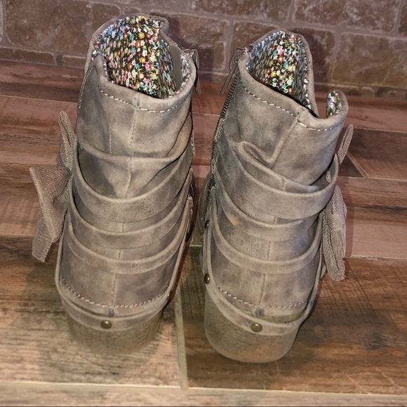 CRB Girl Tan Booties - Picture 3 of 5